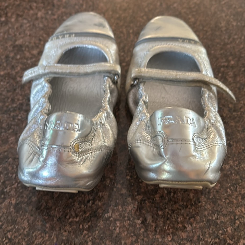 PRADA GIRLS SILVER MARY JANE FLATES-1 - Picture 4 of 13